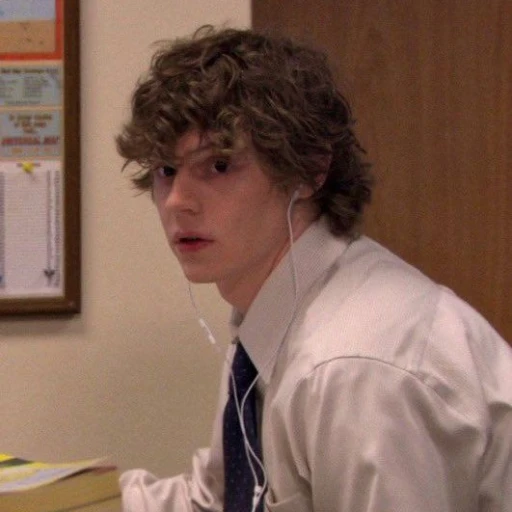 Evan Peters⁸