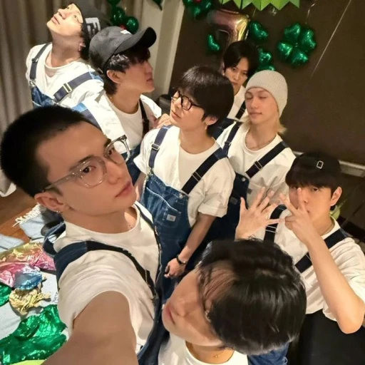 Stray Kids