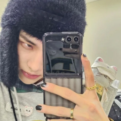 ㅤ₊˚⊹ 𝗁𝗒𝗎𝗇𝗃𝗂𝗇 ꣑୧ ꒱ · ˙