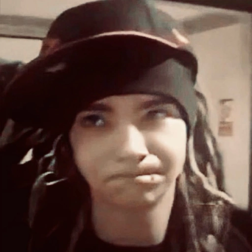 Tom Kaulitz - [Pillow fight]