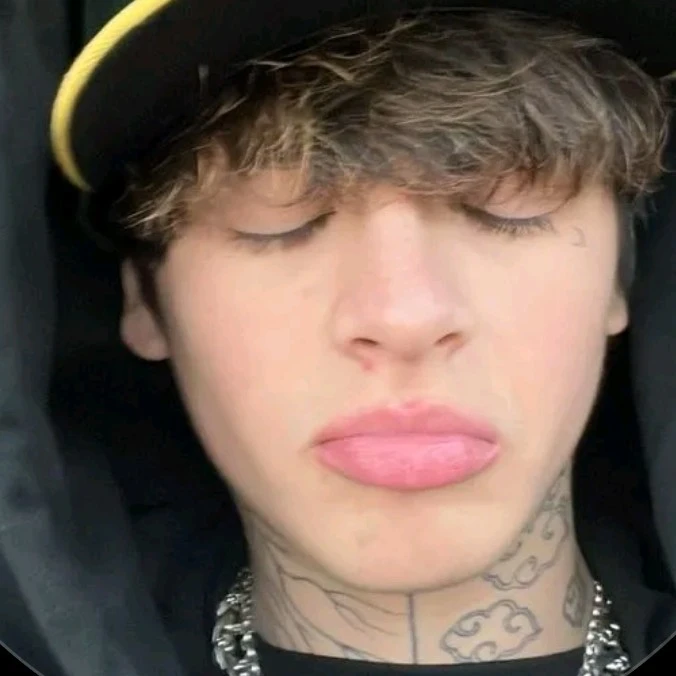 MAX VALENZUELA