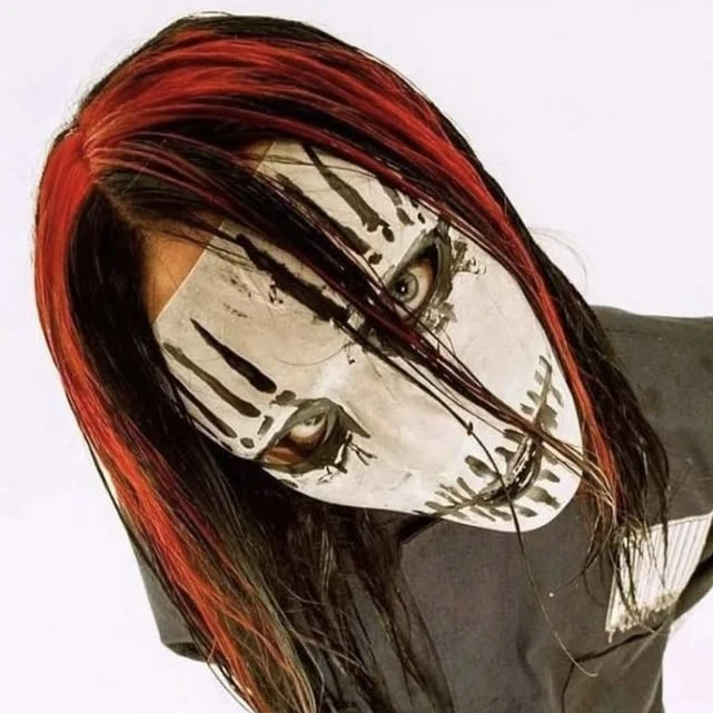 {Joey Jordison}