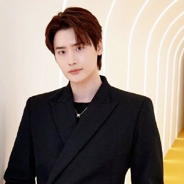 Lee Jong Suk.