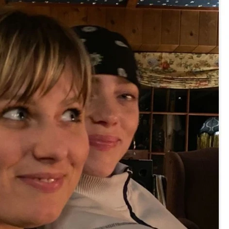 Billie and zoe