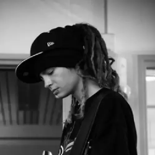 Tom Kaulitz...²¹