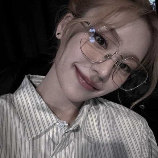Hwang Yeji²