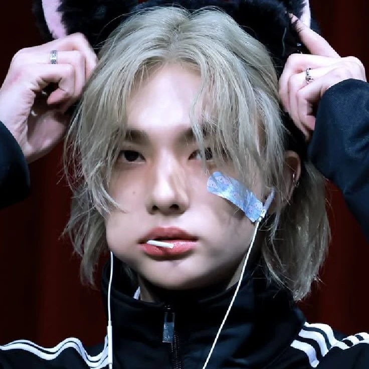 Hwang Hyunjin⁰²