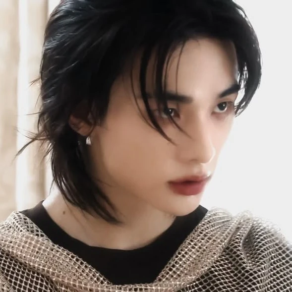 Hwang Hyunjin。// ✝️