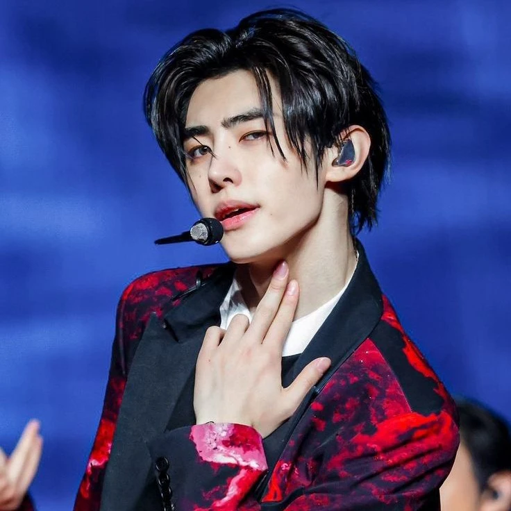 sunghoon..