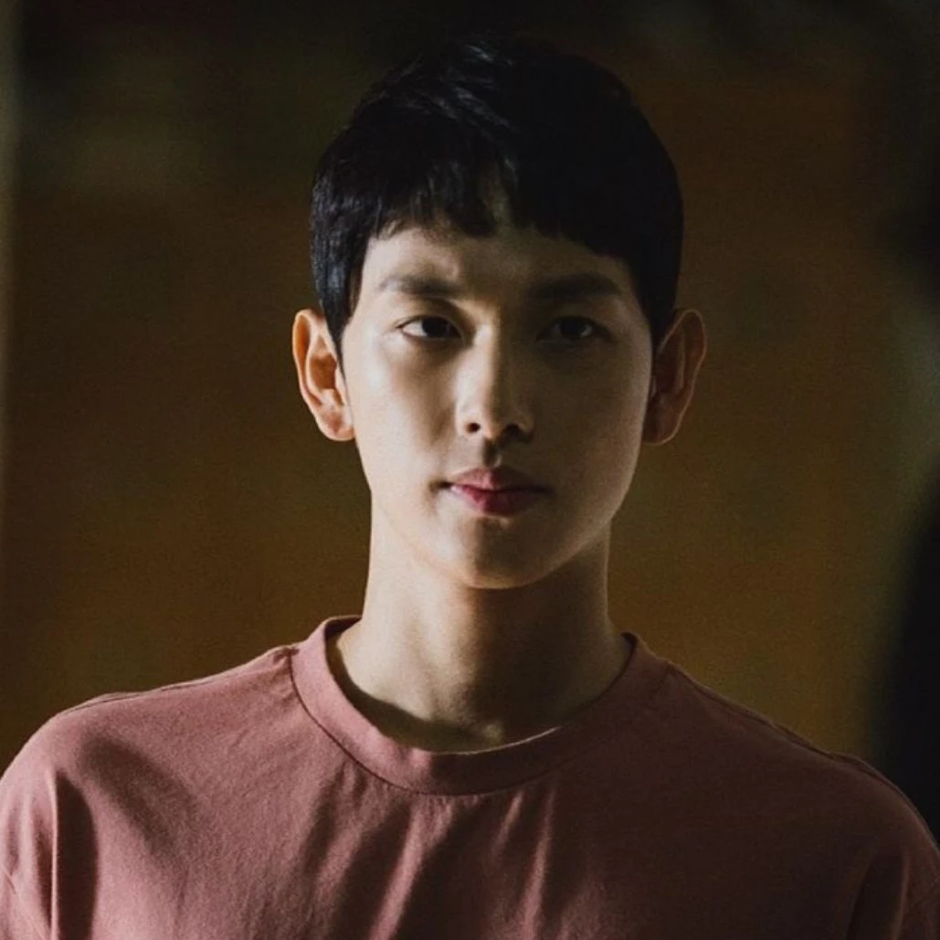 Yoon Jung Woo~🎀