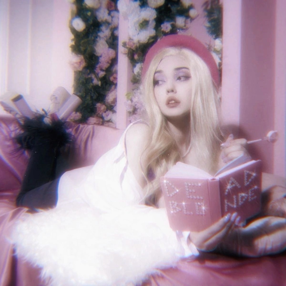 DEADBLOND\\ LIGHT DEADBLOND\\ LIGHT