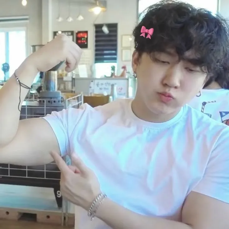 ⋆. Changbin.