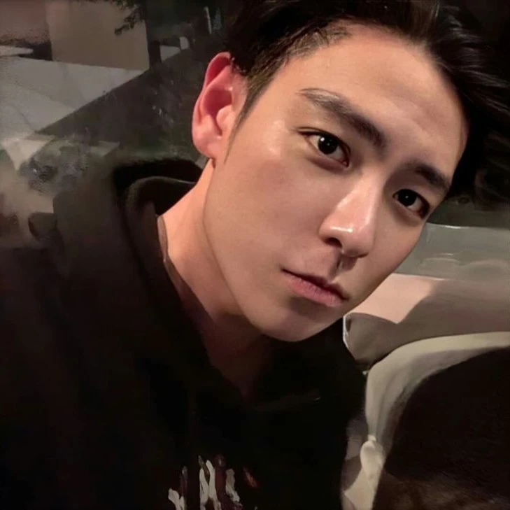 Choi Seung-hyun (top)