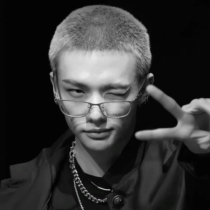 Royal Hwang Hyunjin