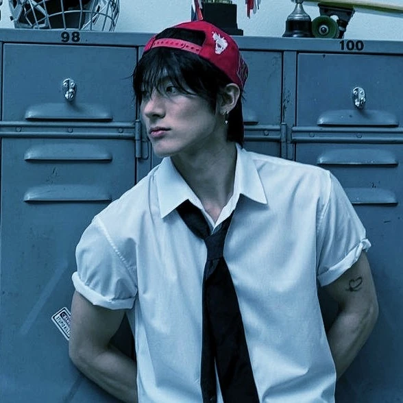 ⊹ Sohn Eric ˚ .