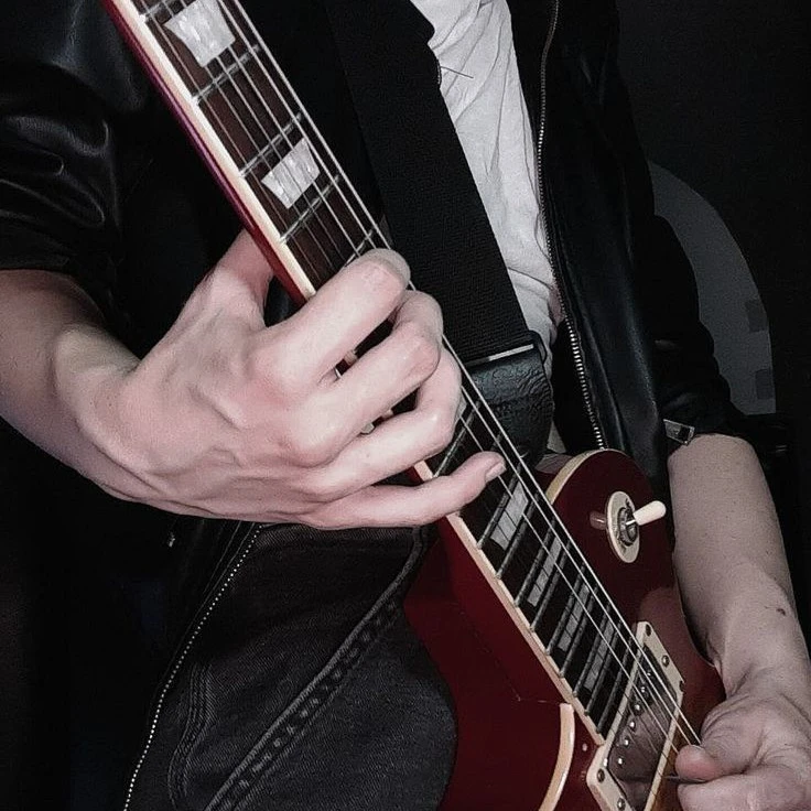 Edward [Guitarist 🎸]