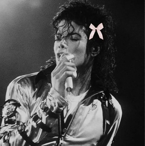 10 Michael Jackson 𖹭