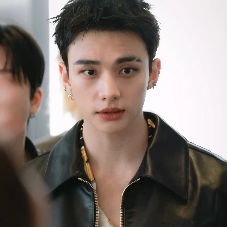 × Hwang Hyunjin