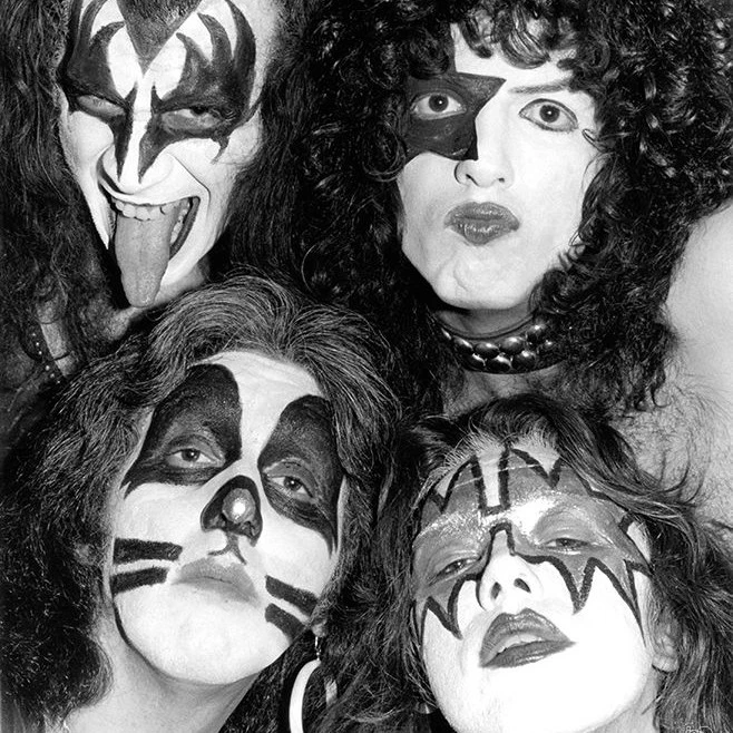 ~{ KISS BAND }~