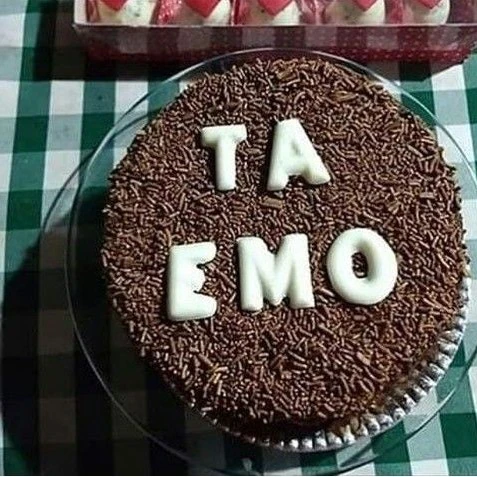 chocolate cake (not chocolate)