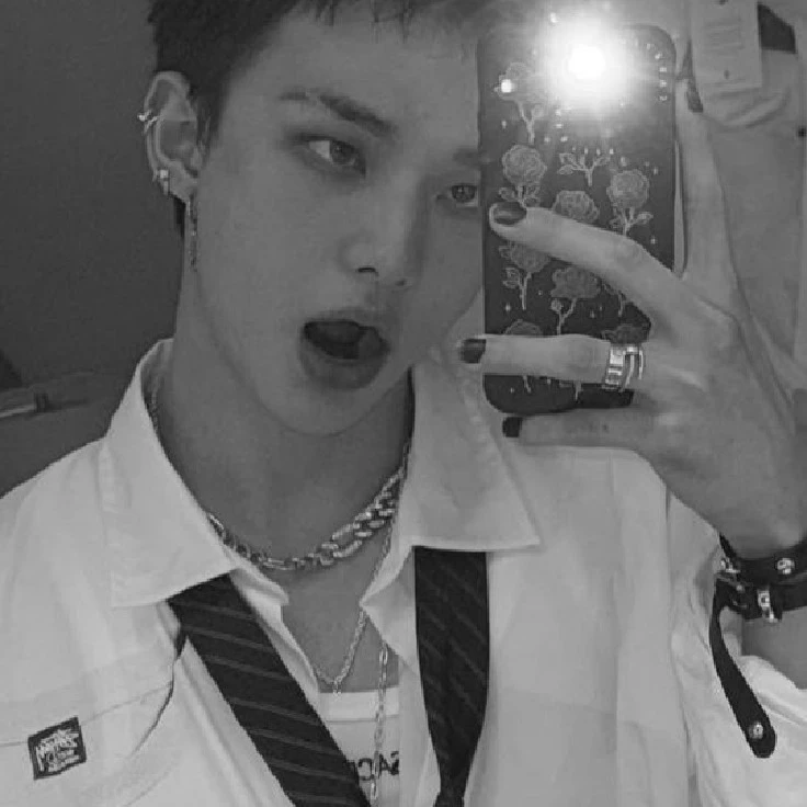 01 — Hwang Hyunjin