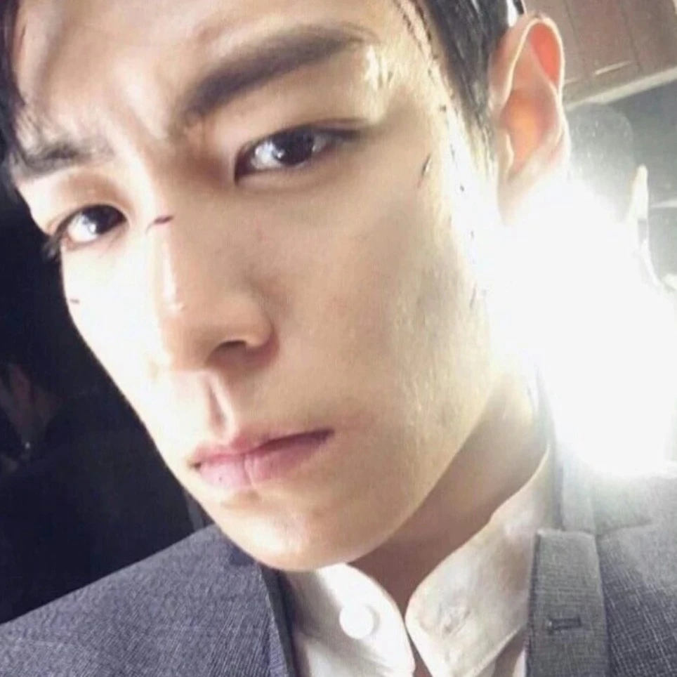 Choi Seung-hyun (top)