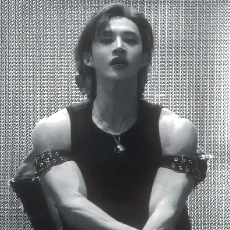 ...///𝘾𝙝𝙧𝙞𝙨𝙩𝙤𝙥𝙝𝙚𝙧 𝘽𝙖𝙣𝙜..€