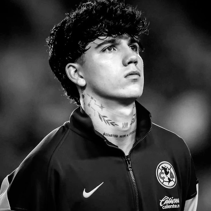 Kevin Alvarez ⁰²