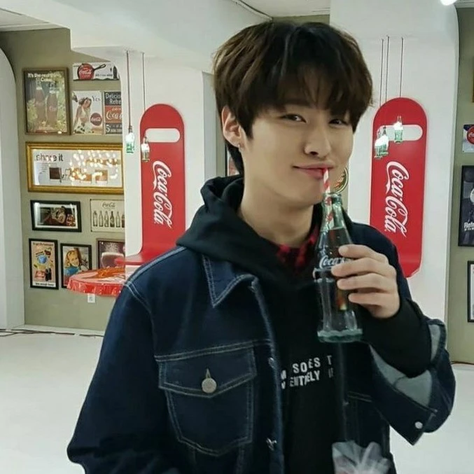 Lee.Minho🍒....
