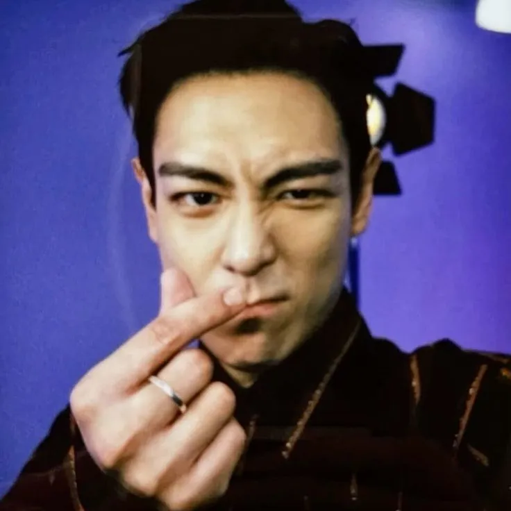 Choi Seung-hyun (top)