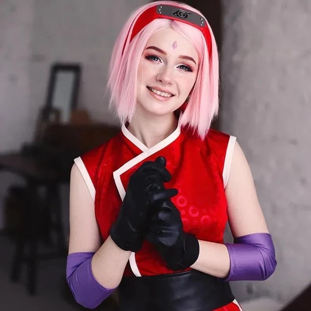 adoring cosplayer