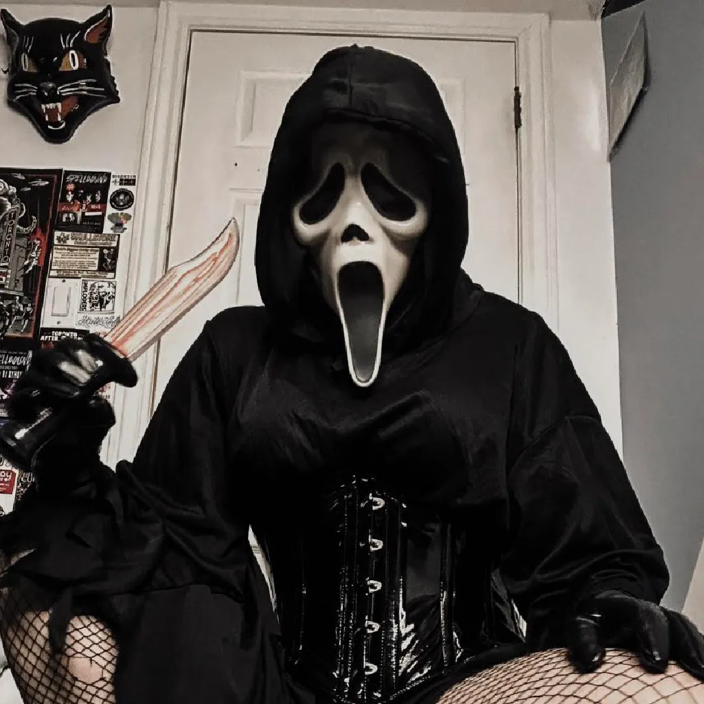 Female Ghostface