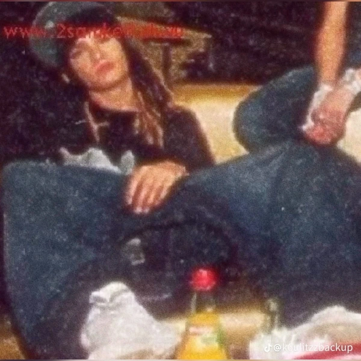 Tom Kaulitz - [Flex for the camera]