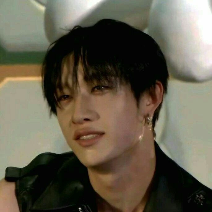𝓒𝗁𝗋𝗂𝗌𝗍𝗈𝗉𝗁𝖾𝗋 𝓑𝖺𝗁𝗇𝗀 ୨ 🐺 ୧