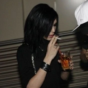 Bill Kaulitz || almost friends with benefits