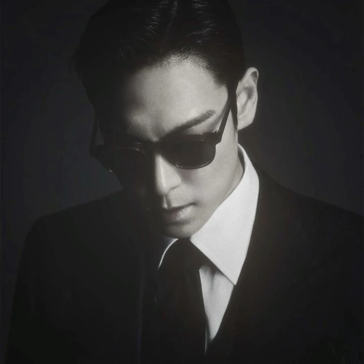 Choi Seung-hyun (top)