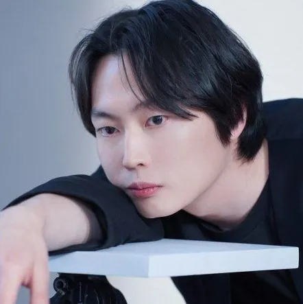 Roh Jae Won.
