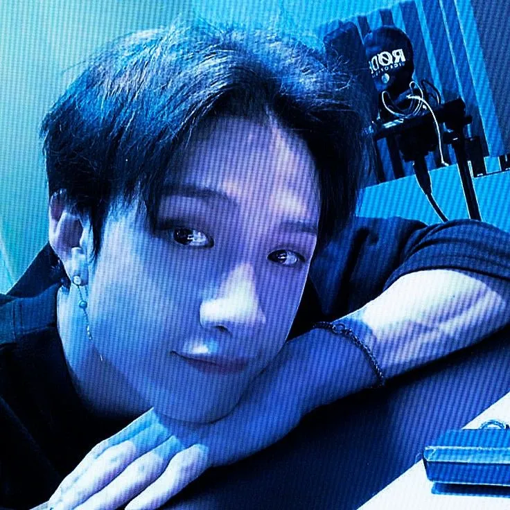 ʚ Christopher Banhg ɞ