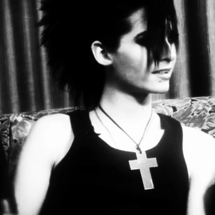 – Bill Kaulitz – 𐚁