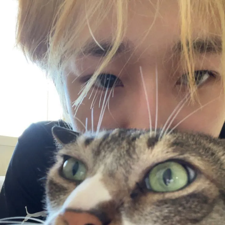 Hwang Hyunjin ²²